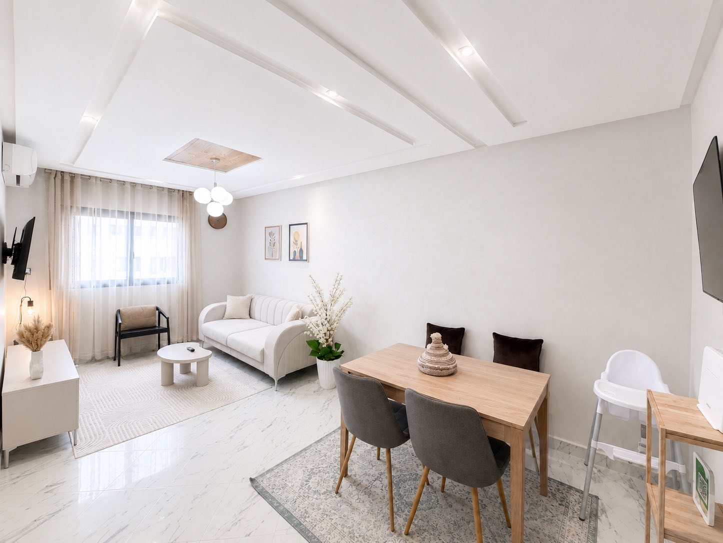 Salon d'un appartement à Tanger géré par Daribnb